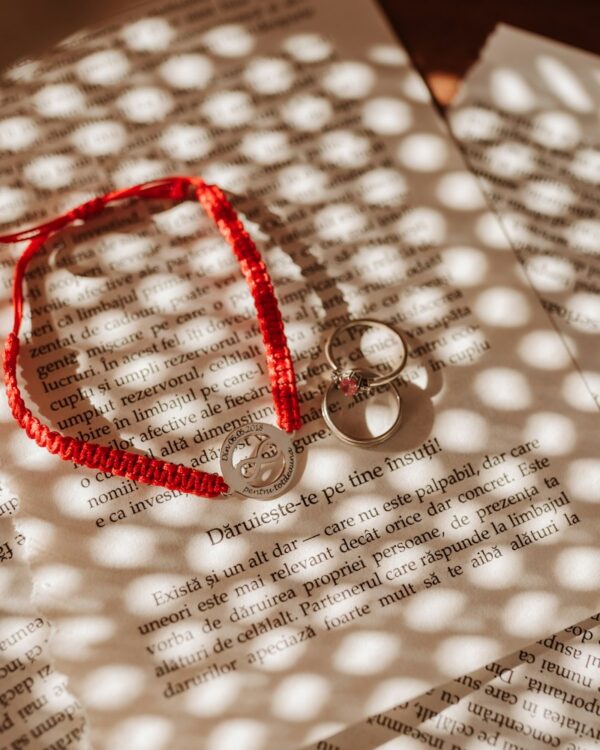 Pulsera de hilo rojo de la suerte